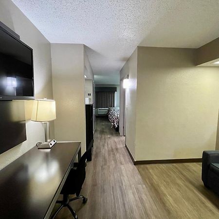 Red Roof Inn & Suites Jackson - Richland Екстер'єр фото