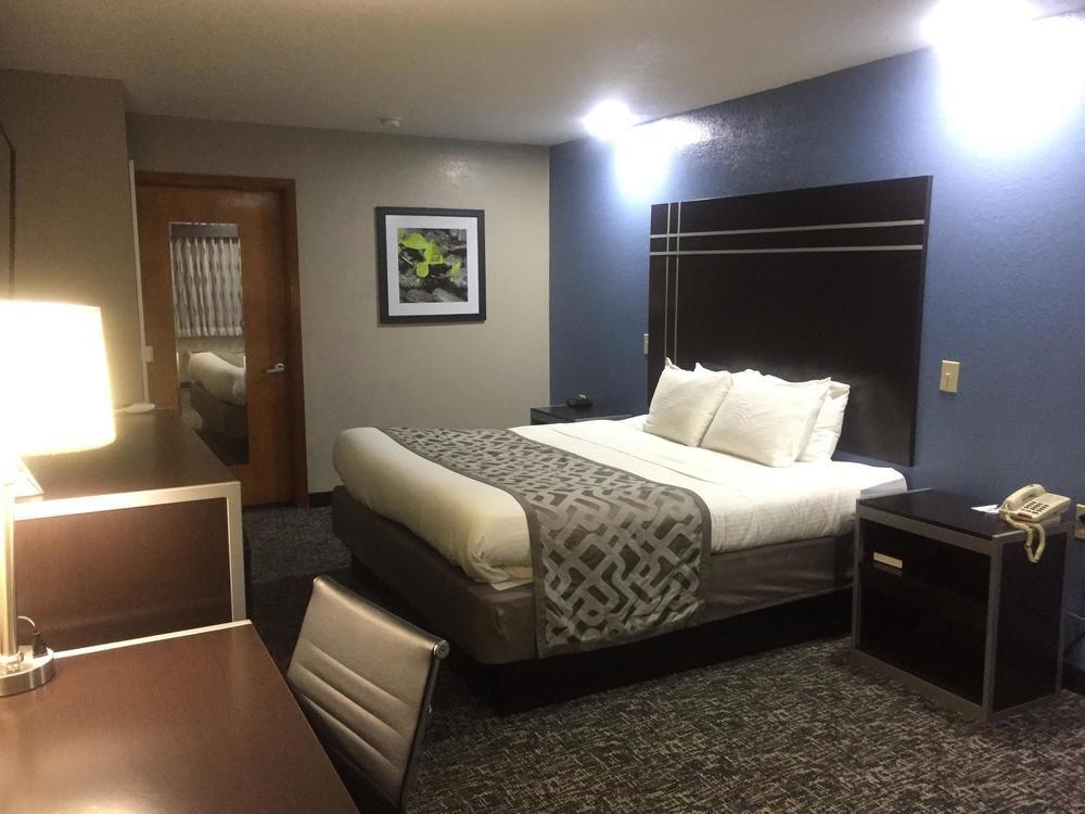 Red Roof Inn & Suites Jackson - Richland Екстер'єр фото