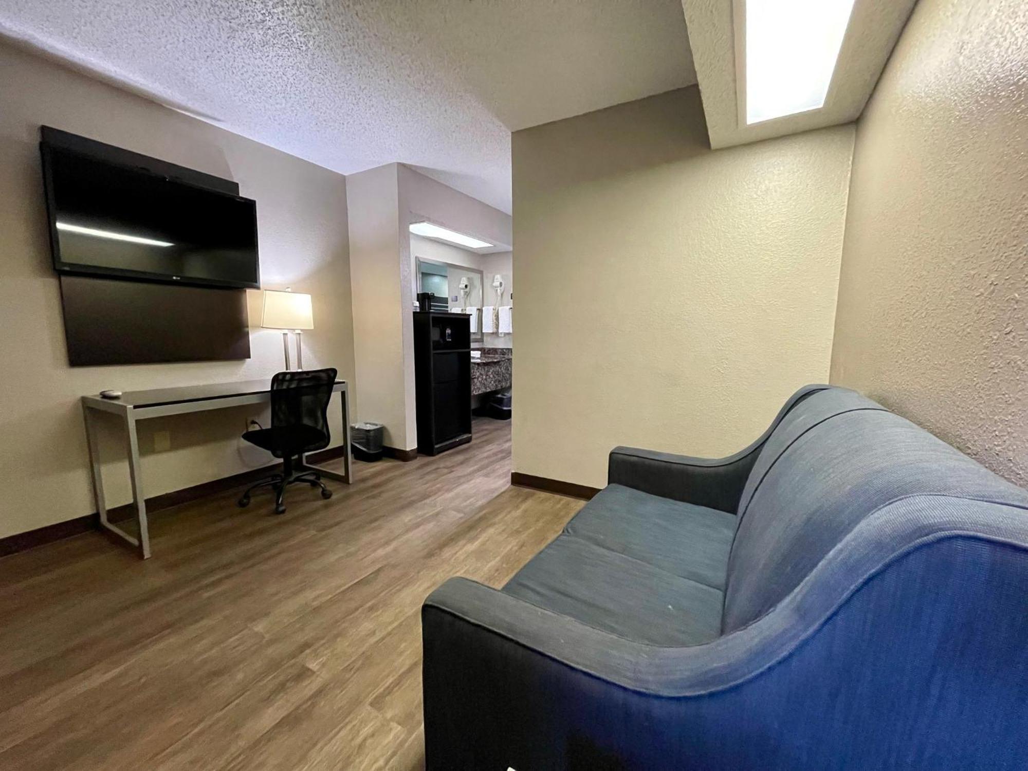 Red Roof Inn & Suites Jackson - Richland Екстер'єр фото
