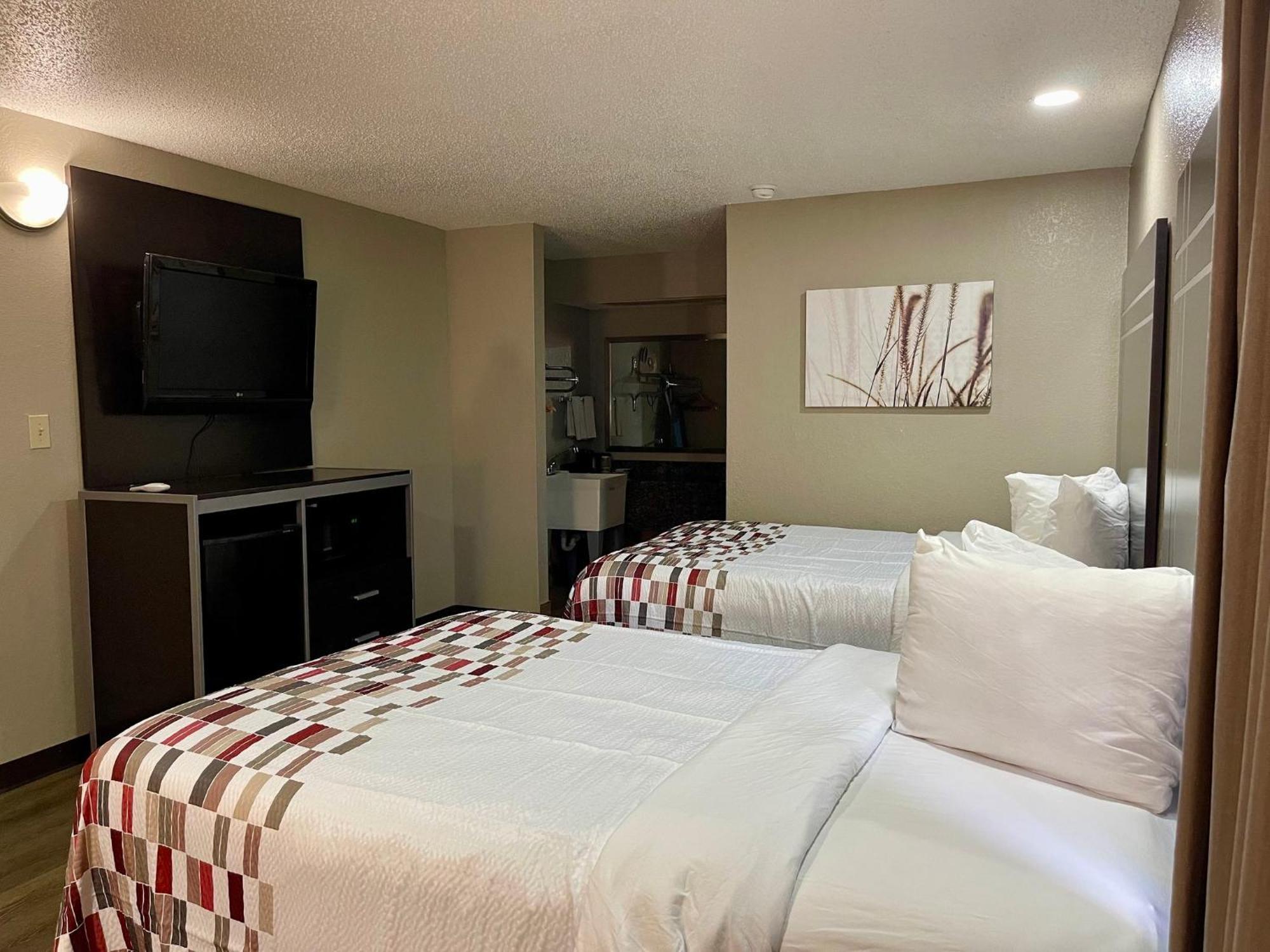 Red Roof Inn & Suites Jackson - Richland Екстер'єр фото