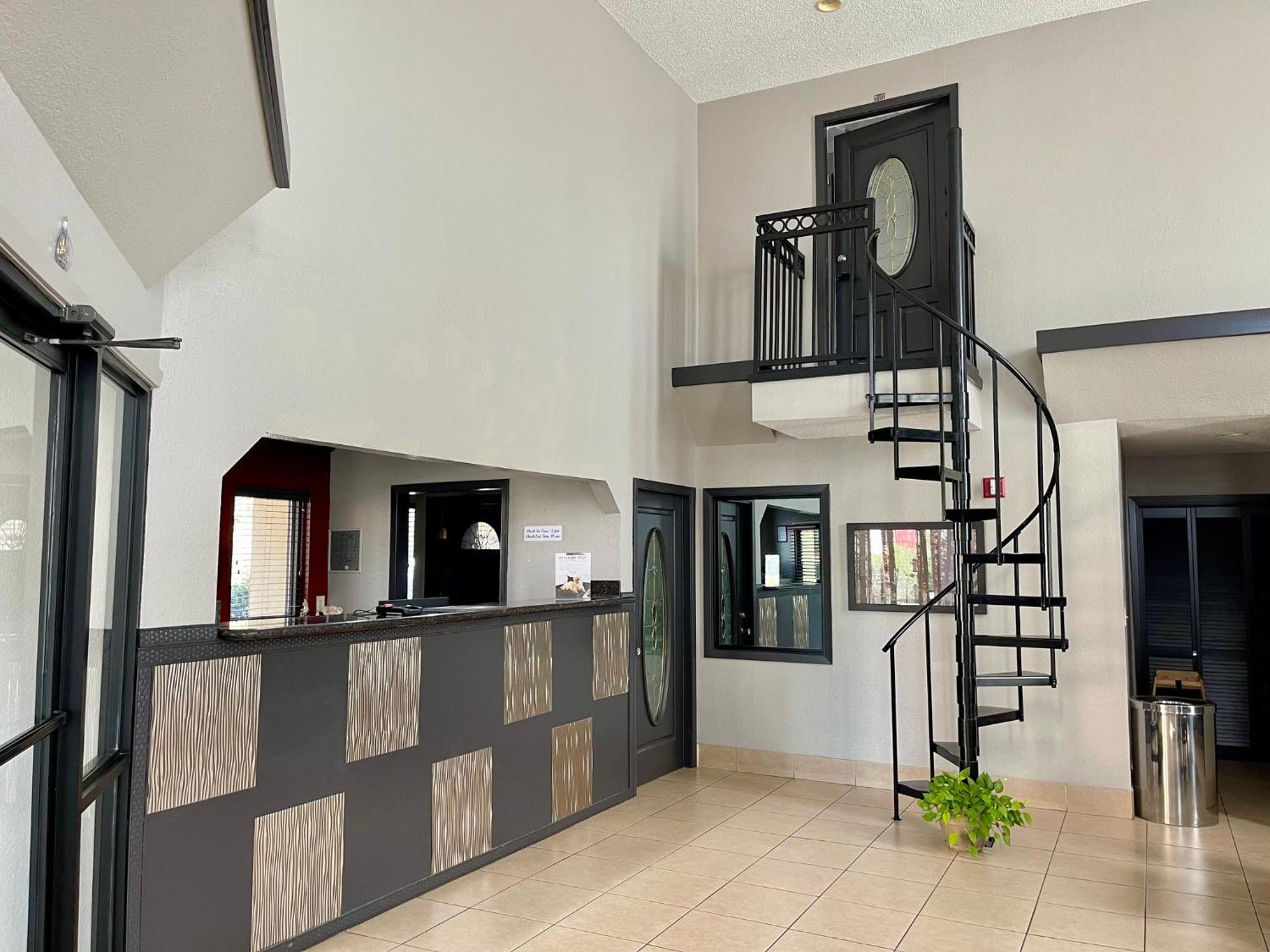 Red Roof Inn & Suites Jackson - Richland Екстер'єр фото
