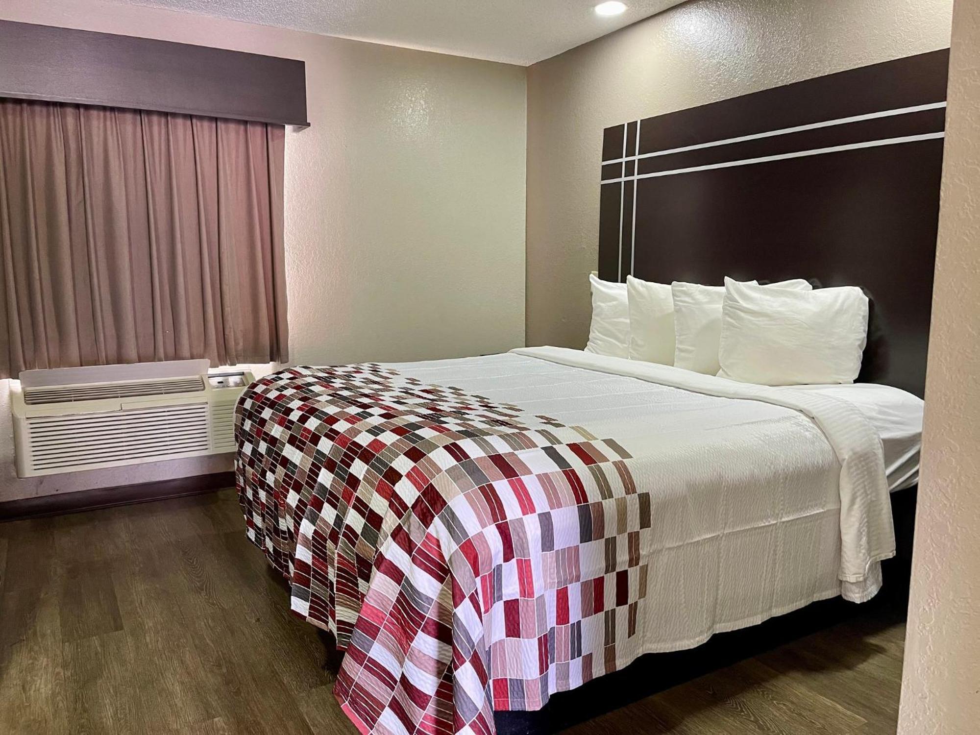 Red Roof Inn & Suites Jackson - Richland Екстер'єр фото