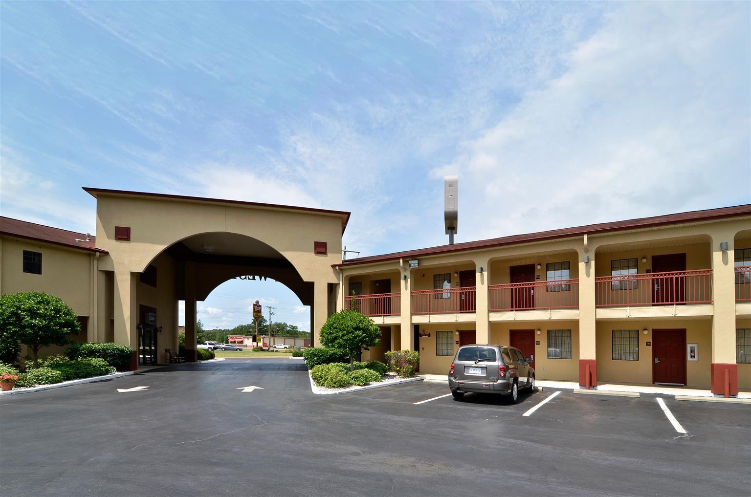 Red Roof Inn & Suites Jackson - Richland Екстер'єр фото