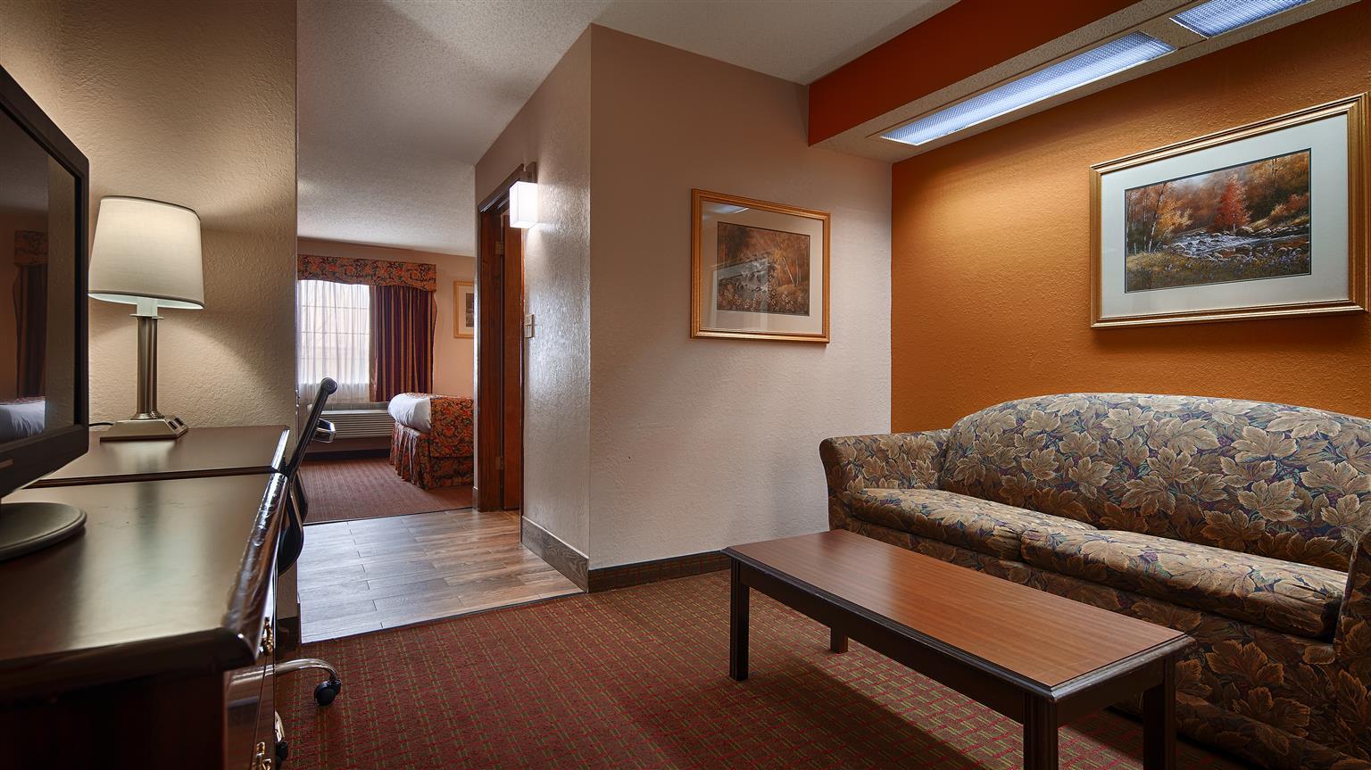 Red Roof Inn & Suites Jackson - Richland Екстер'єр фото