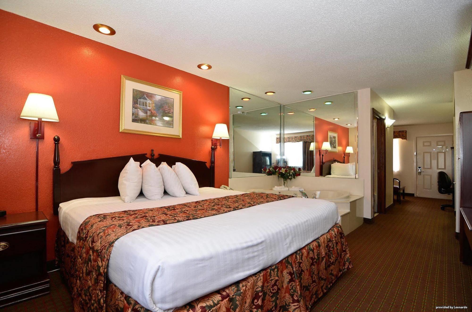 Red Roof Inn & Suites Jackson - Richland Екстер'єр фото