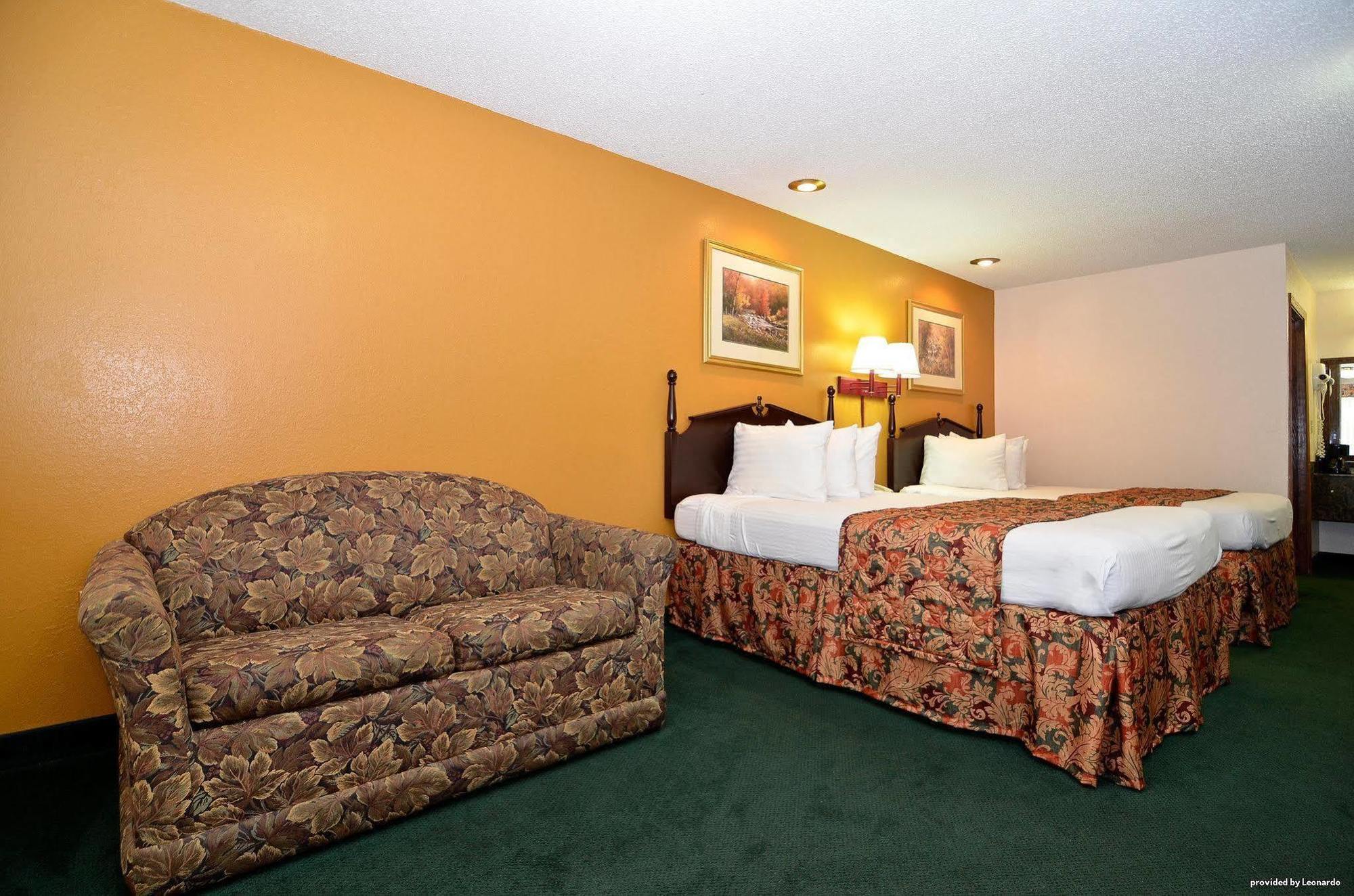 Red Roof Inn & Suites Jackson - Richland Екстер'єр фото