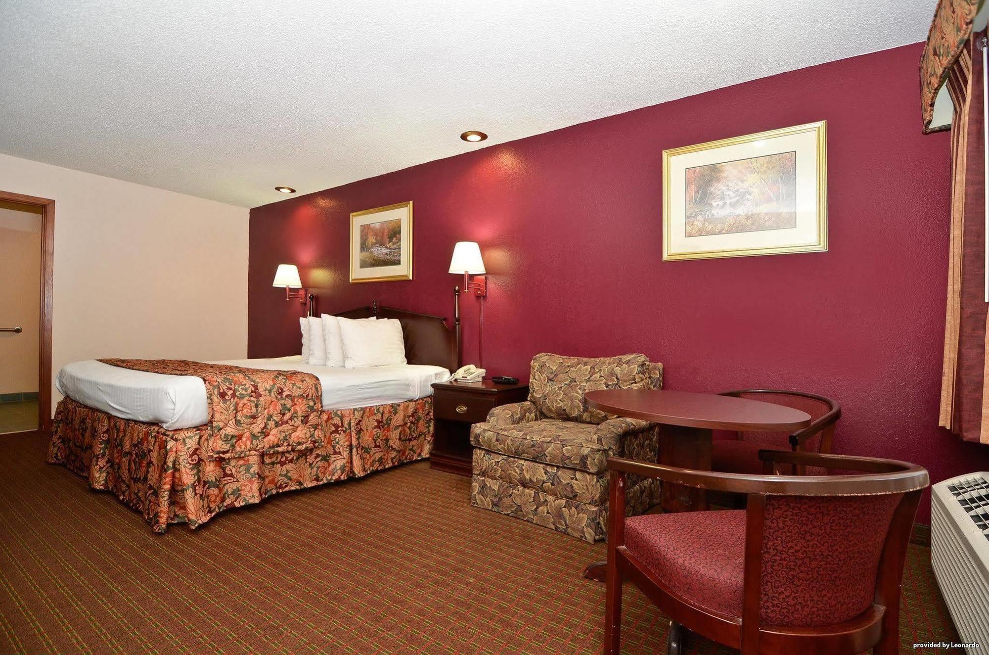 Red Roof Inn & Suites Jackson - Richland Екстер'єр фото