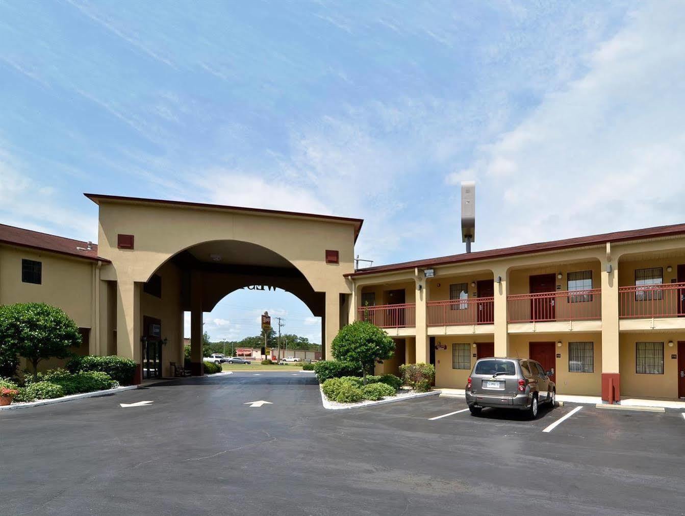 Red Roof Inn & Suites Jackson - Richland Екстер'єр фото
