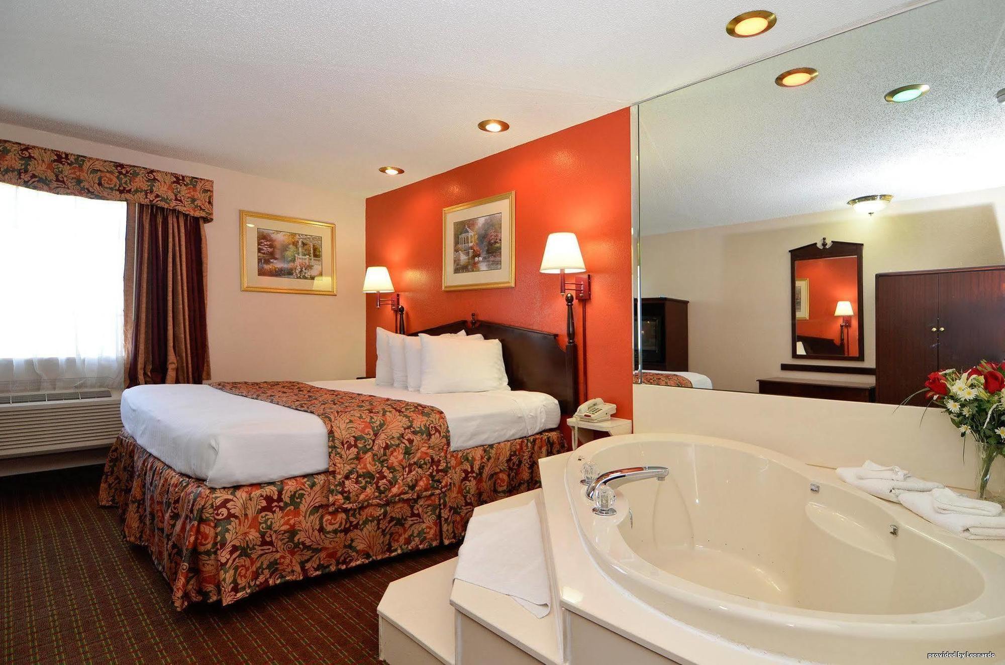 Red Roof Inn & Suites Jackson - Richland Номер фото