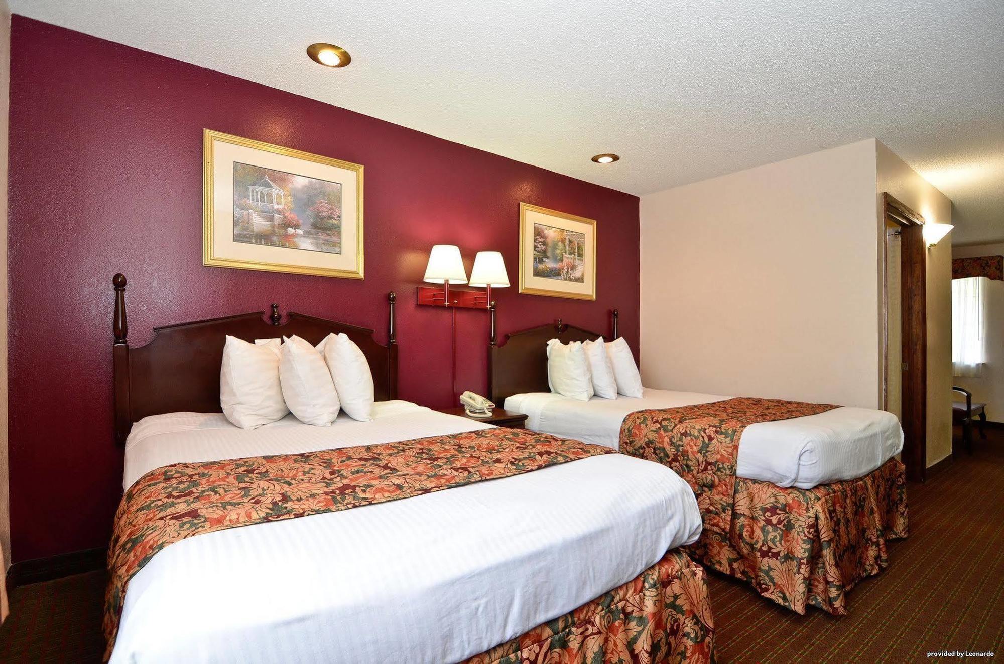 Red Roof Inn & Suites Jackson - Richland Екстер'єр фото