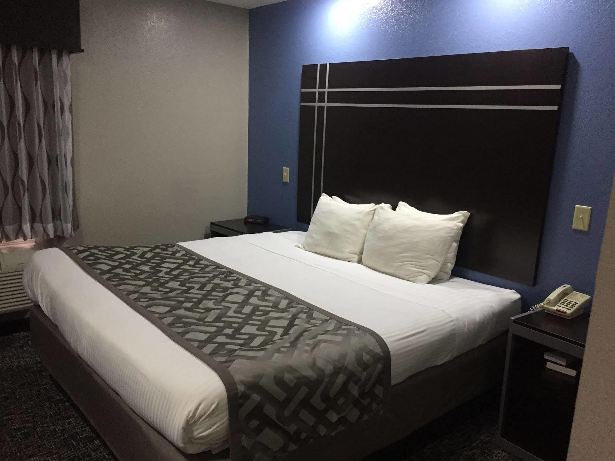 Red Roof Inn & Suites Jackson - Richland Екстер'єр фото