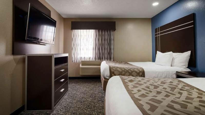 Red Roof Inn & Suites Jackson - Richland Екстер'єр фото